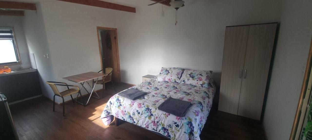 Hostal Henua Roa 2 Apartment Hanga Roa Exterior photo